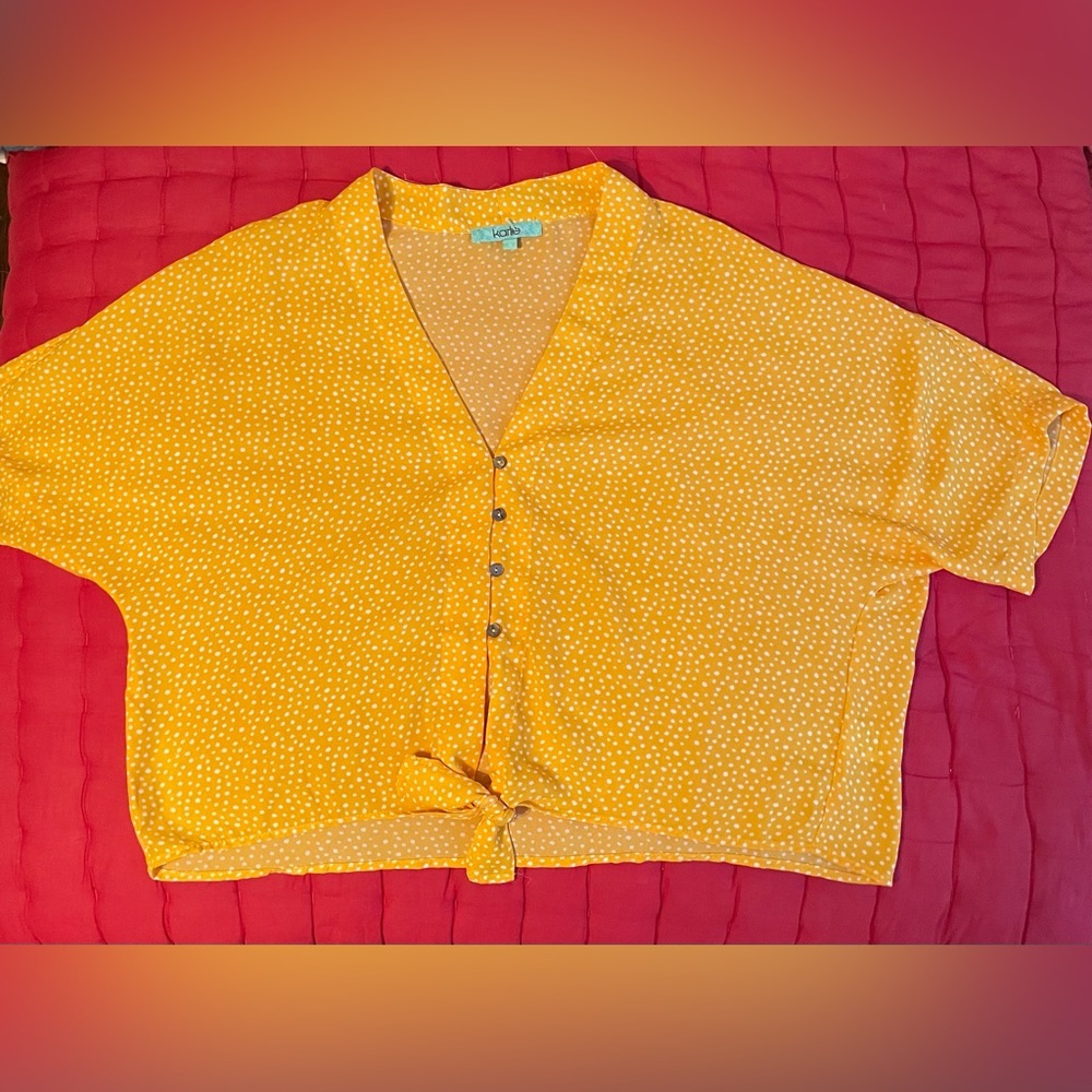karlie Yellow Polk a dot crop tie front top size small